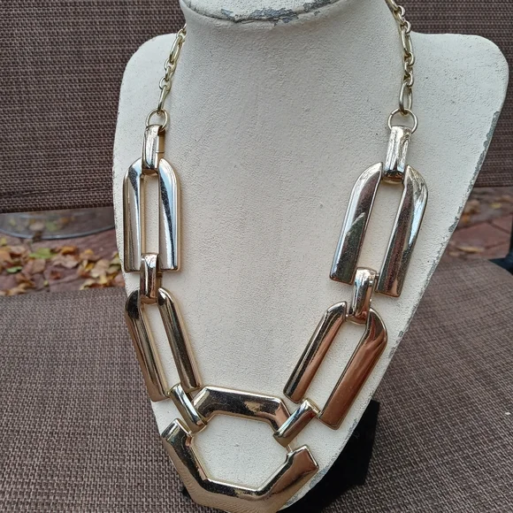 💛💘 Chico Necklace 🦋🏵🍁 - Picture 2 of 6